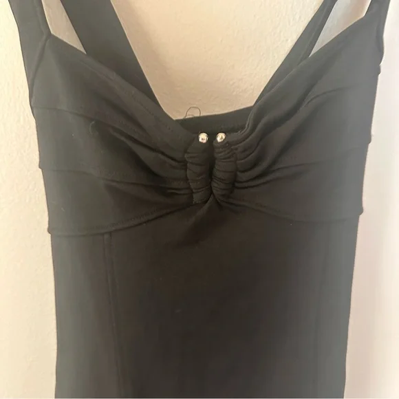 Elegant Black Dress - Picture 2 of 6